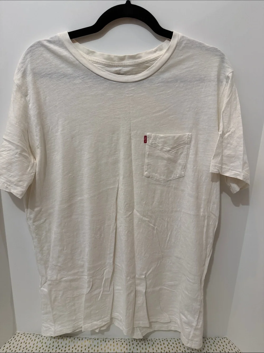 Levi's White Pocket Crew Neck Tee with Red Tab